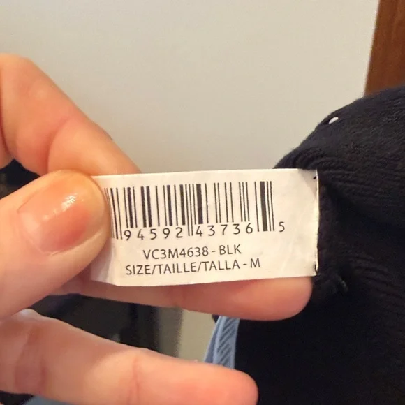 Elegant Black Dress with Gold Accents - Picture 7 of 8